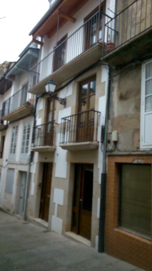 Con Balcon Apartment *